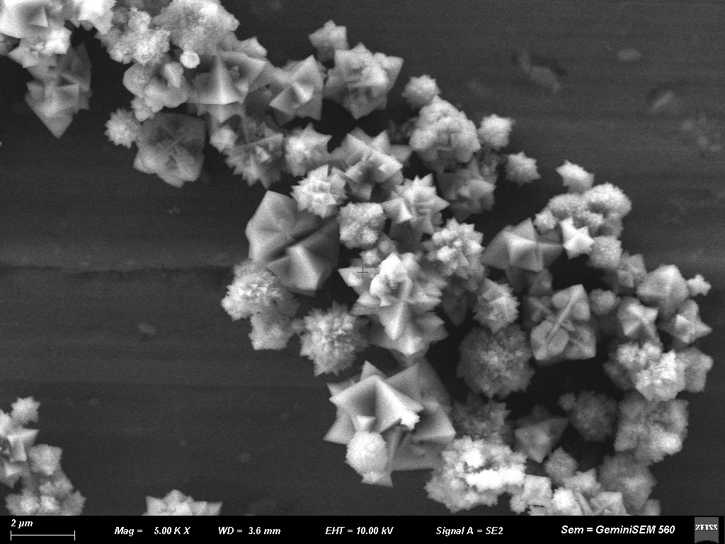 Imagen de microscopía electrónica de partículas metálicas