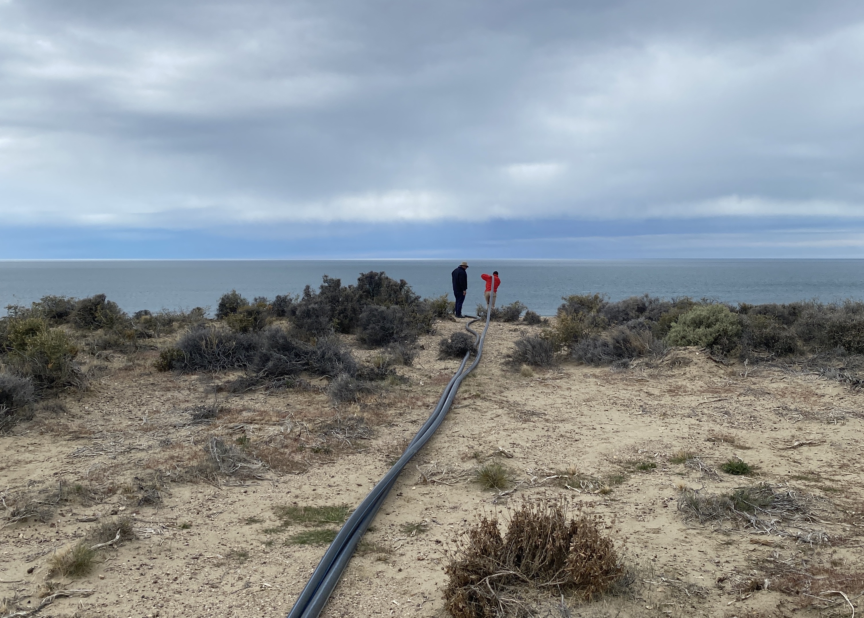 Recolección de agua marina para la elaboración de Ormus Patagonia